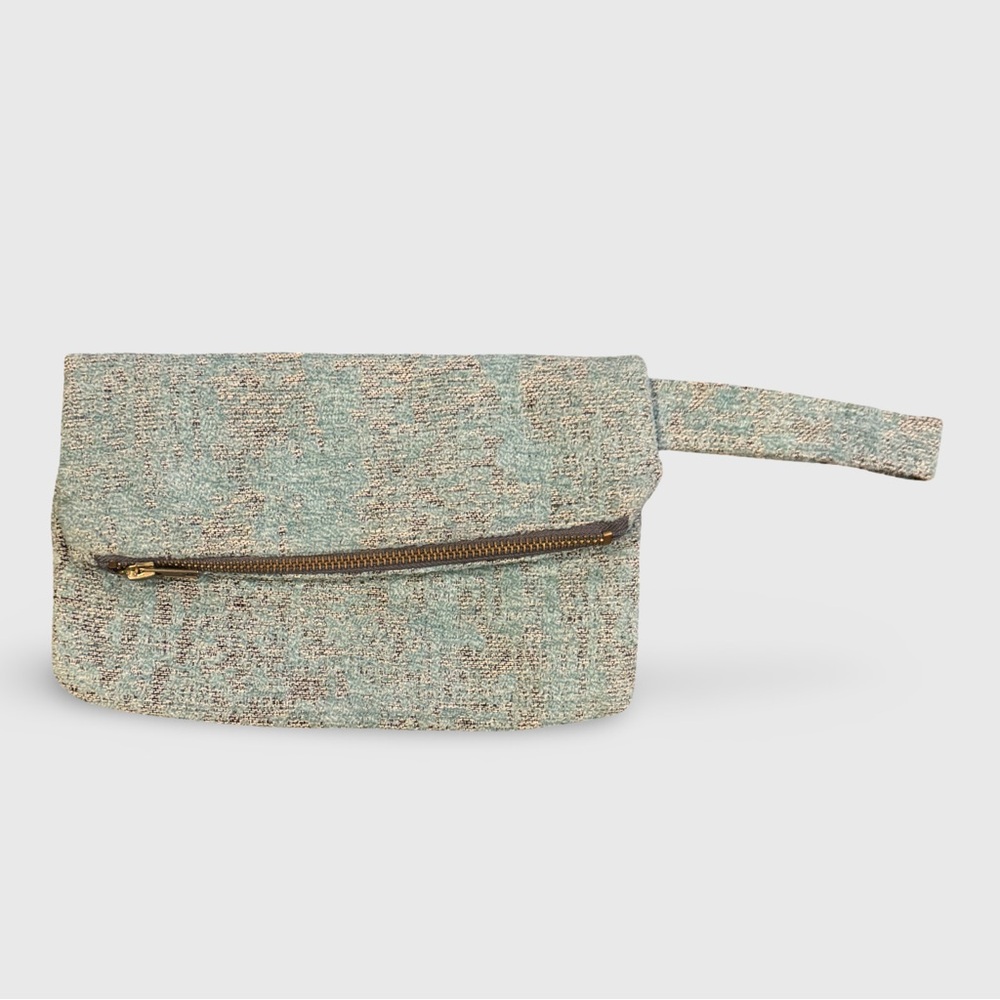 Chic Tweed Wristlet Clutch in Mint